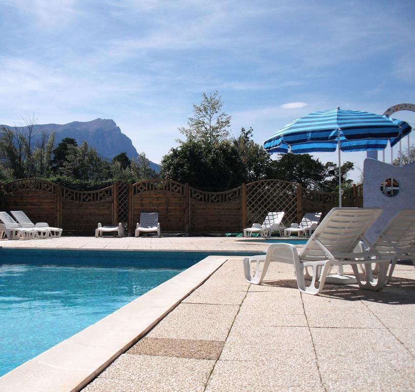 Camping Les Grillons Embrun Bagian luar foto